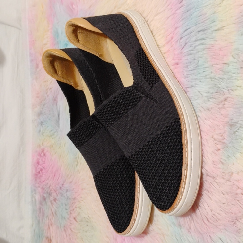 SALE! UGG Sammy Trainers Shoes Sz.7.5 Worn 2X (X-107)
